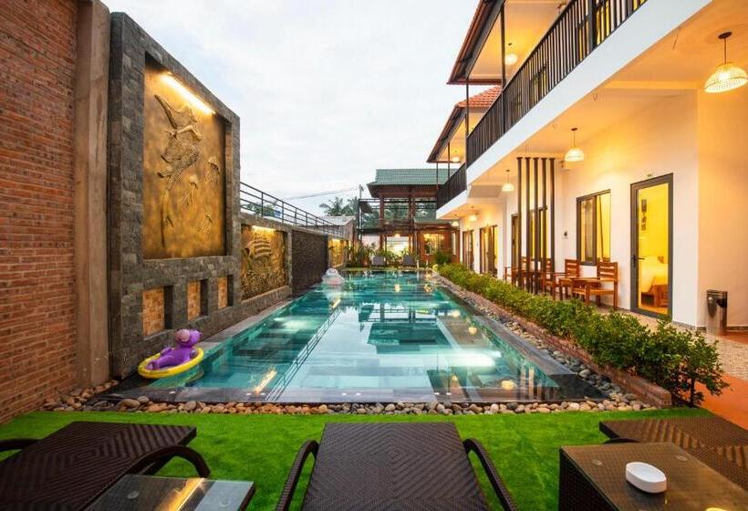 اتاق لوکس, Aurora House