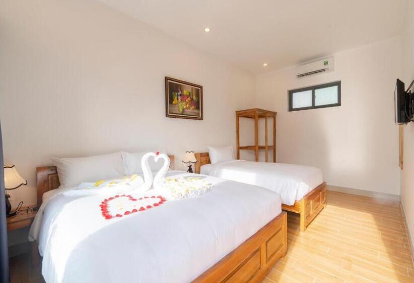 اتاق لوکس سه تخته, Aurora House