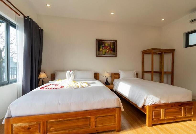 اتاق استاندارد سه تخته با چشمانداز باغ, Aurora House