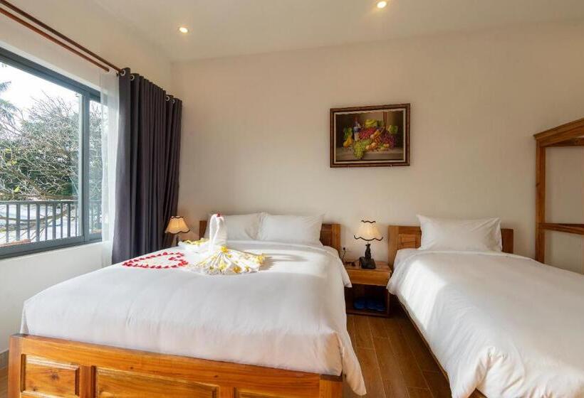 اتاق استاندارد سه تخته با چشمانداز باغ, Aurora House