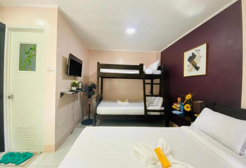 חדר משפחתי, Sukhavati Inn