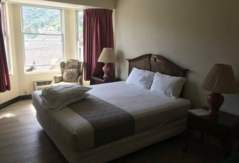 Standard Room Double Bed Side Sea View, St. Lauren