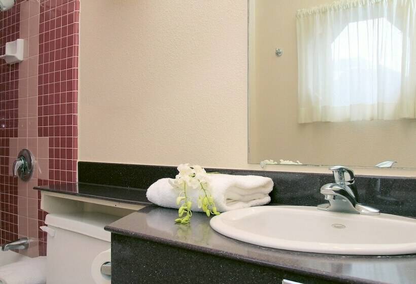 غرفة قياسية سرير مزدوج إطلالة جانبية على  البحر, St. Lauren