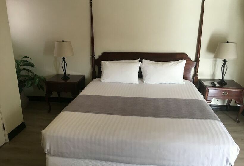 سرير فى غرفة مشتركه, St. Lauren