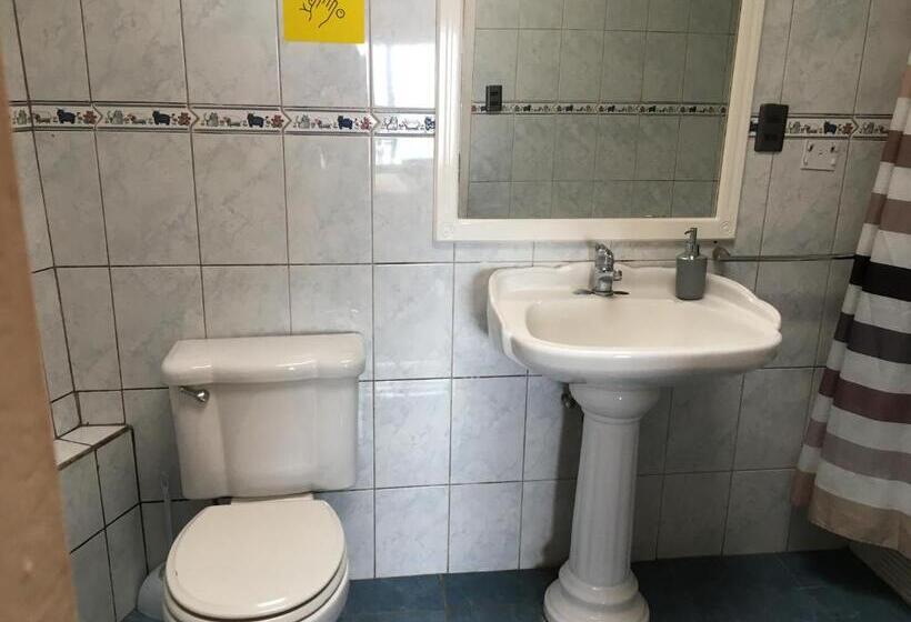 Трехместный Номер Deluxe Вид на Море, Hostal La Casa Barco