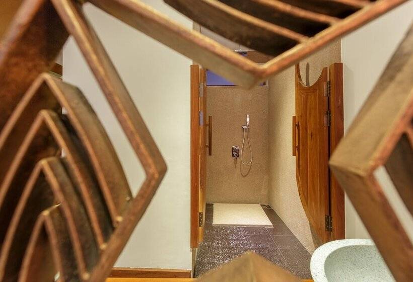 جناح ديلوكس, Golden Temple Boutique
