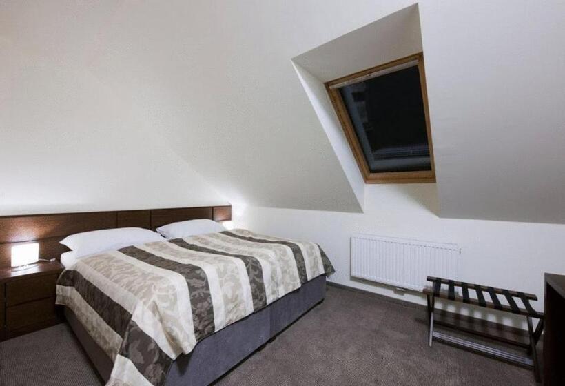 غرفة دور أخير, Mario