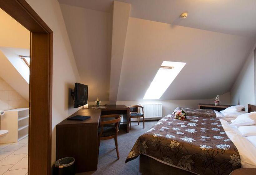 غرفة دور أخير, Mario