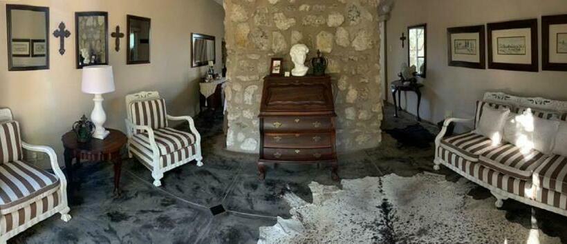 اتاق خانوادگی, Tarentaal Guest Farm