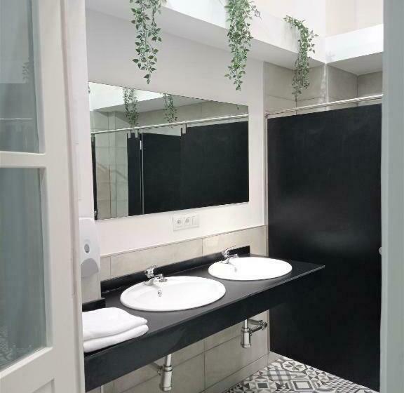 Cama em Quarto Compartilhado, Planeta Cadiz Hostel