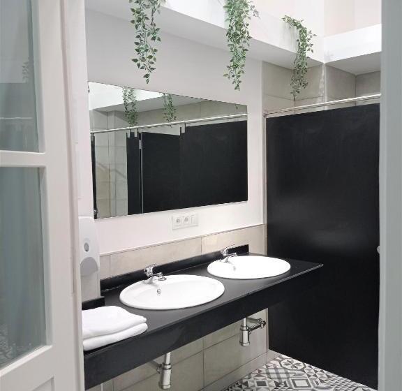 Cama em Quarto Compartilhado, Planeta Cadiz Hostel