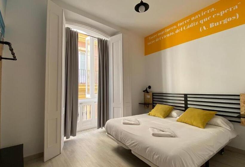 اتاق لوکس با بالکن, Planeta Cadiz Hostel