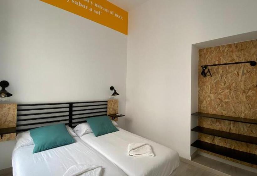اتاق اکونومی, Planeta Cadiz Hostel