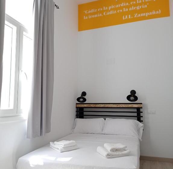 Quarto Economy, Planeta Cadiz Hostel
