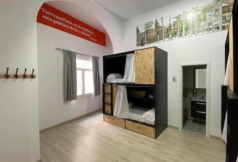 Cama em Quarto Compartilhado, Planeta Cadiz Hostel