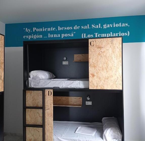 Quarto Familiar, Planeta Cadiz Hostel