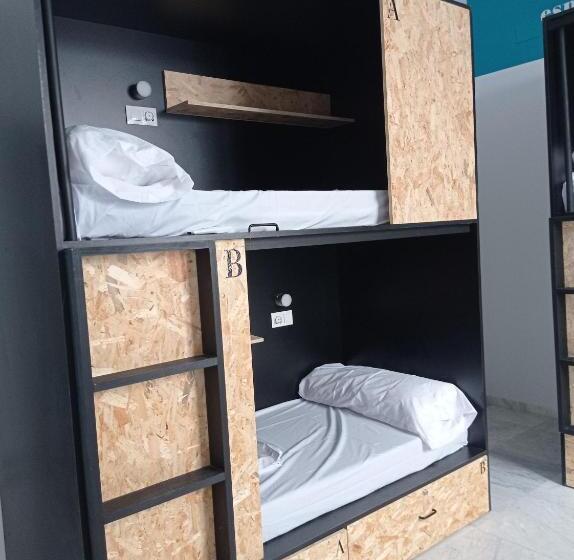 Quarto Familiar, Planeta Cadiz Hostel