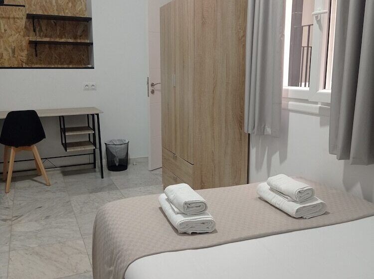 اتاق اکونومی, Planeta Cadiz Hostel