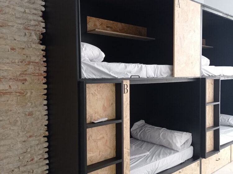 Quarto Familiar, Planeta Cadiz Hostel