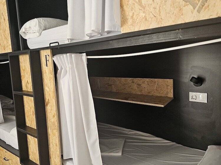 Quarto Familiar, Planeta Cadiz Hostel