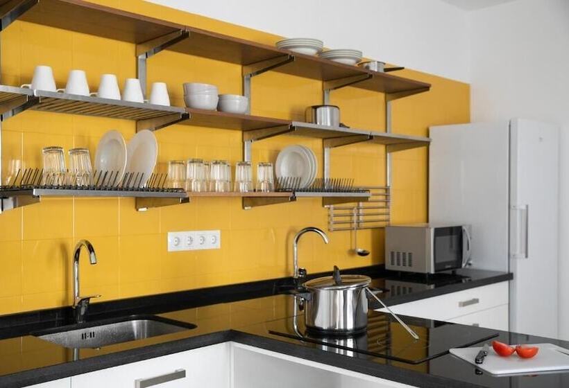 Quarto Familiar, Planeta Cadiz Hostel