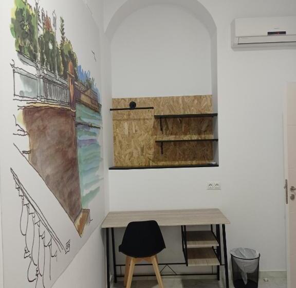 اتاق اکونومی, Planeta Cadiz Hostel