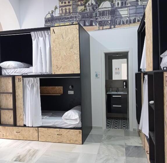 Cama em Quarto Compartilhado, Planeta Cadiz Hostel