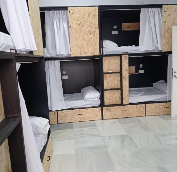 Cama em Quarto Compartilhado, Planeta Cadiz Hostel