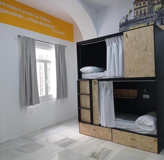 Cama em Quarto Compartilhado, Planeta Cadiz Hostel