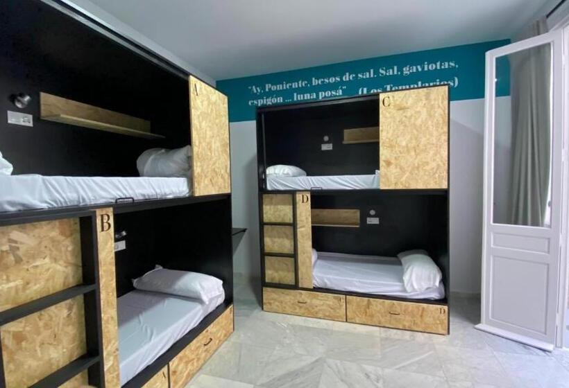 Quarto Familiar, Planeta Cadiz Hostel