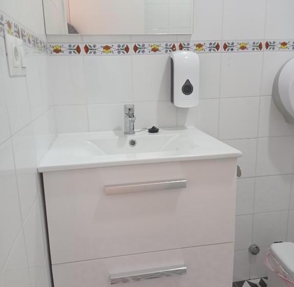 اتاق لوکس با بالکن, Planeta Cadiz Hostel