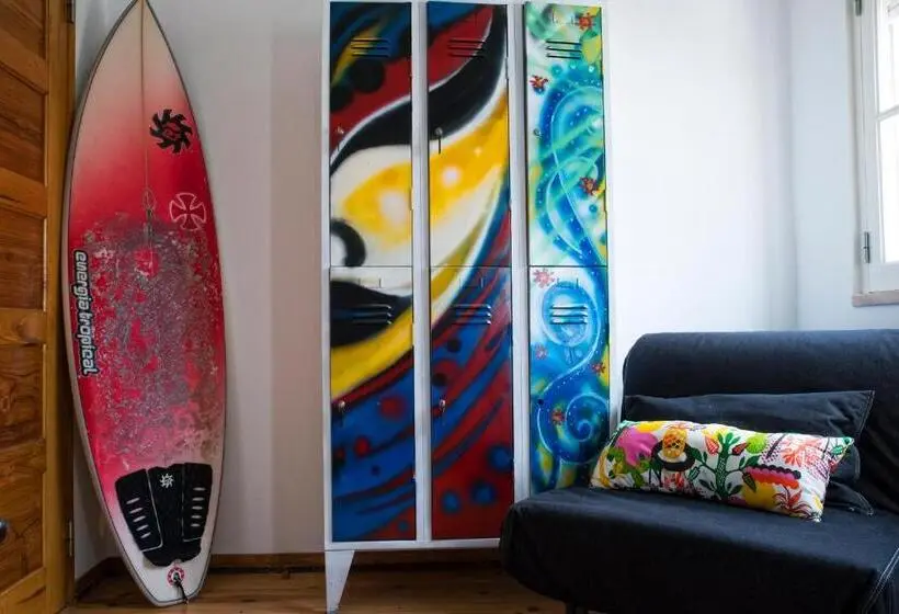 تختخواب در اتاق مشترک, Caparica Surf Villa
