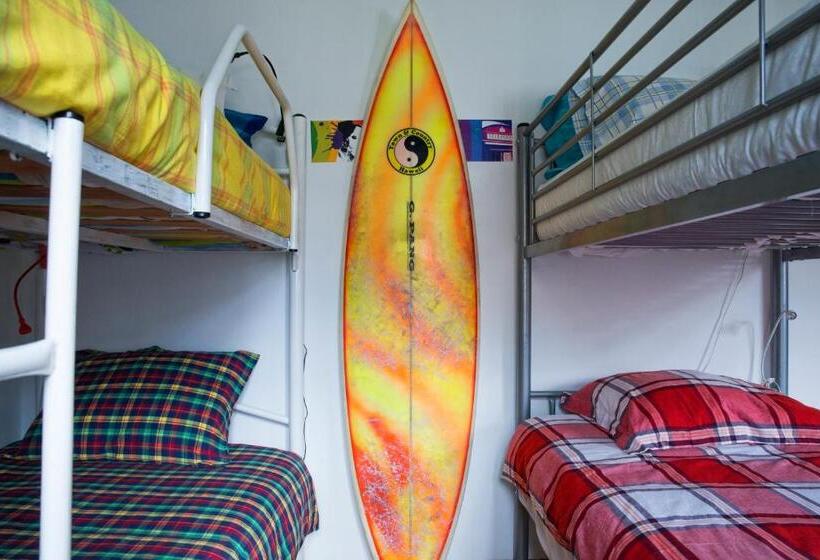 تختخواب در اتاق مشترک, Caparica Surf Villa