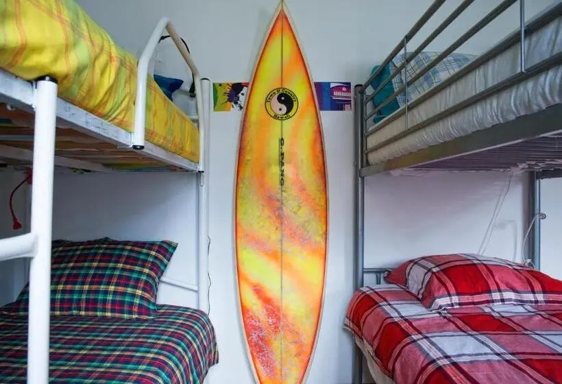 تختخواب در اتاق مشترک, Caparica Surf Villa