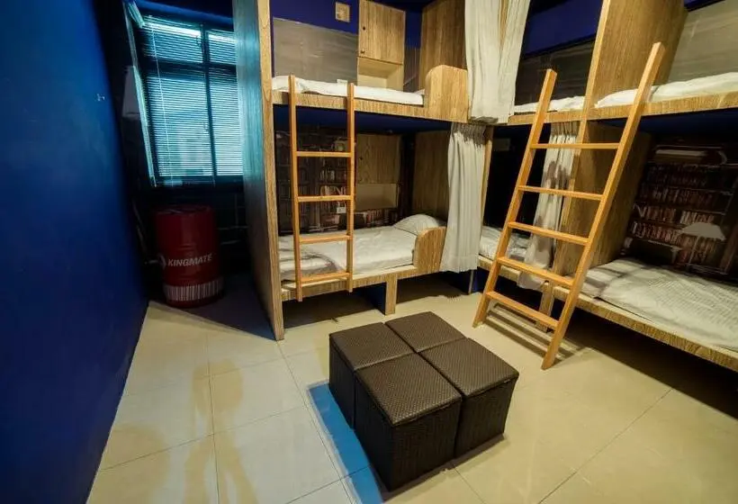 تختخواب در اتاق مشترک, Just Walk Backpacker Hostel