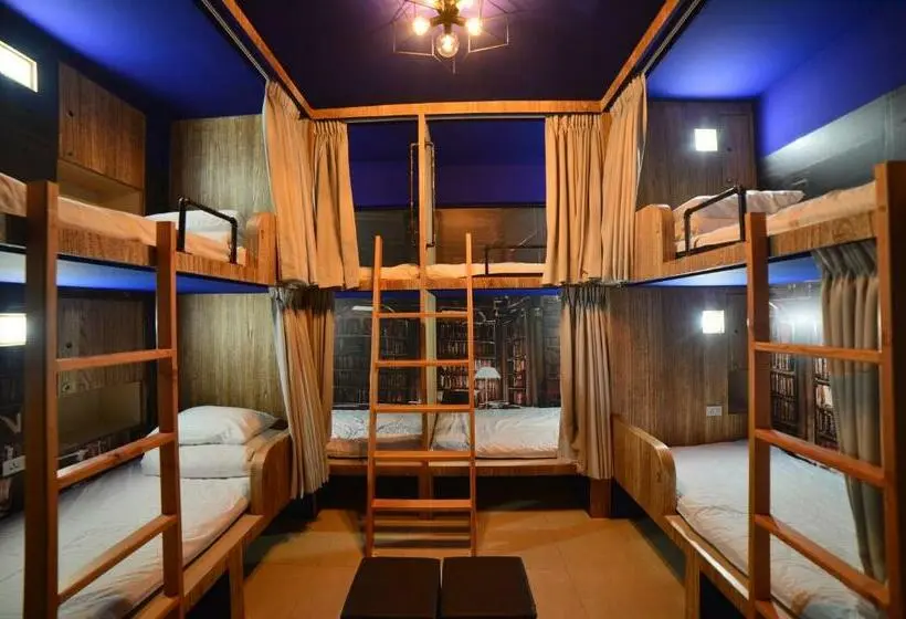 تختخواب در اتاق مشترک, Just Walk Backpacker Hostel