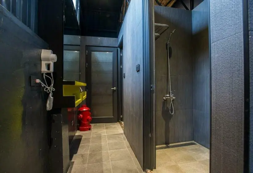 اتاق استاندارد با تخت‌های تاشو, Just Walk Backpacker Hostel