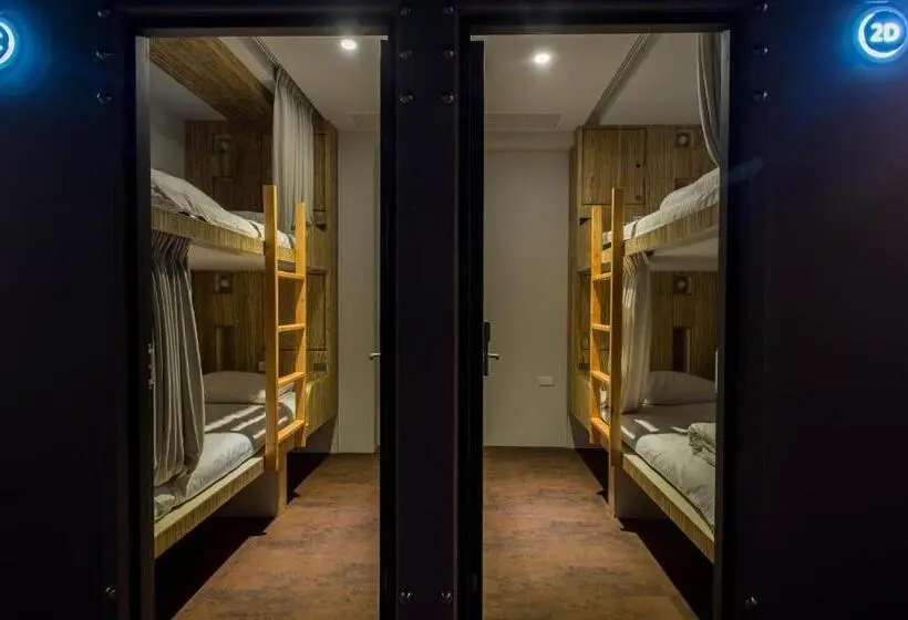 اتاق استاندارد با تخت‌های تاشو, Just Walk Backpacker Hostel