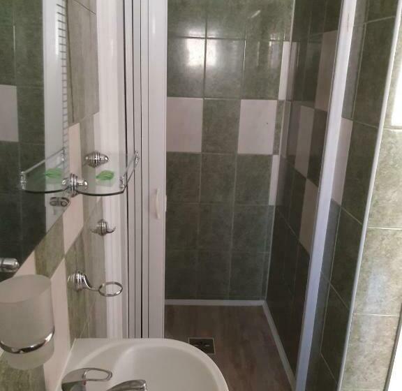 Pokój Standard Trzyosobowy, Vila Szoke Sovata