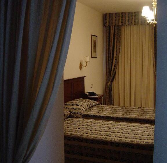 חדר סטנדרט לשלושה, Domus