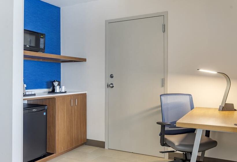 Люкс, Holiday Inn Express Hotel & Suites Albuquerque Midtown, An Ihg