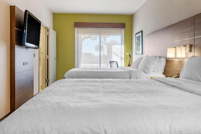Люкс Кровать Квин, Holiday Inn Express Hotel & Suites Albuquerque Midtown, An Ihg