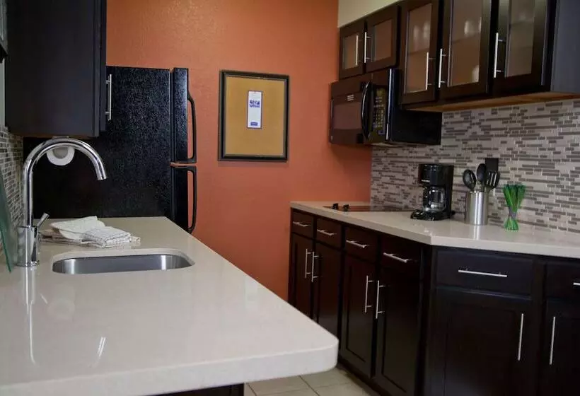 سوئیت برای معلولان, Sonesta Es Suites San Francisco Airport San Bruno