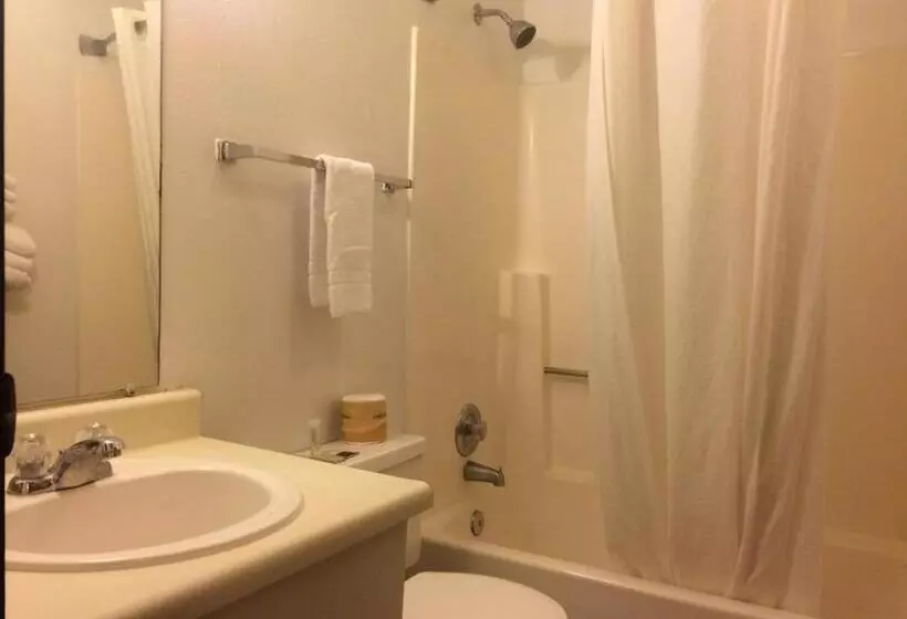 Standard-huone King-vuode, Super 8 By Wyndham Ogden