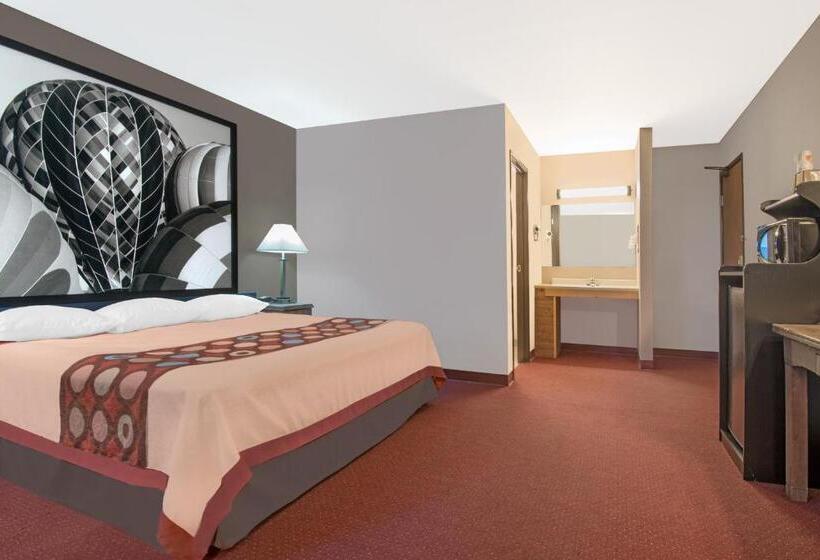 스탠다드 스튜디오, Super 8 By Wyndham Taos