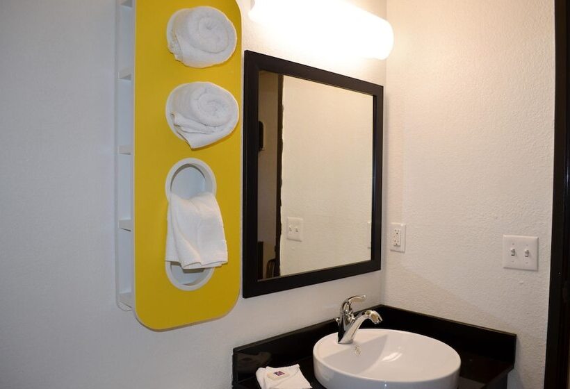 디럭스 룸, Motel 6 Kingsland Kings Bay Naval