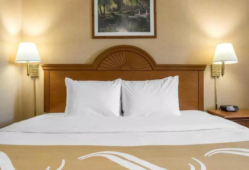 キングサイズベッドのスタンダードルーム, Quality Inn