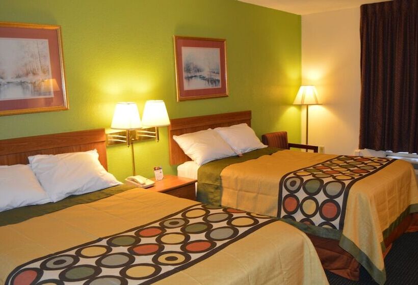 带2个双人床的标准工作室, Super 8 By Wyndham Tifton