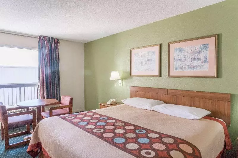 キングサイズベッドのスタンダードルーム, Super 8 By Wyndham Tifton