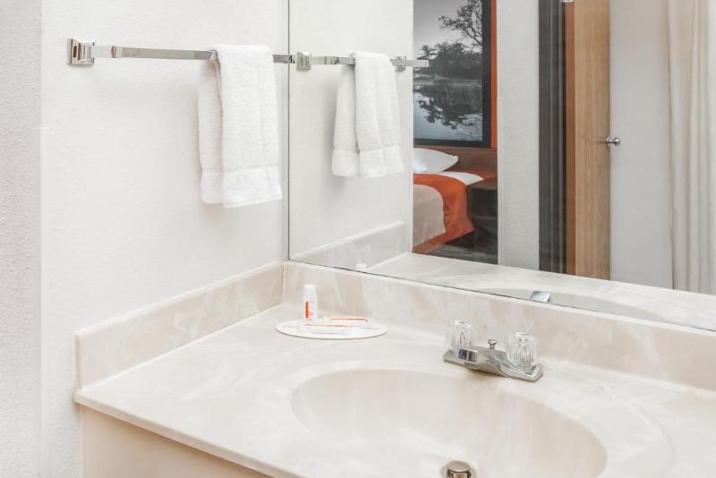 キングサイズベッドのスタンダードルーム, Super 8 By Wyndham Washington/peoria Area